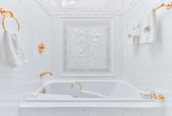 Bien choisir sa baignoire balnéo : conseils et astuces
